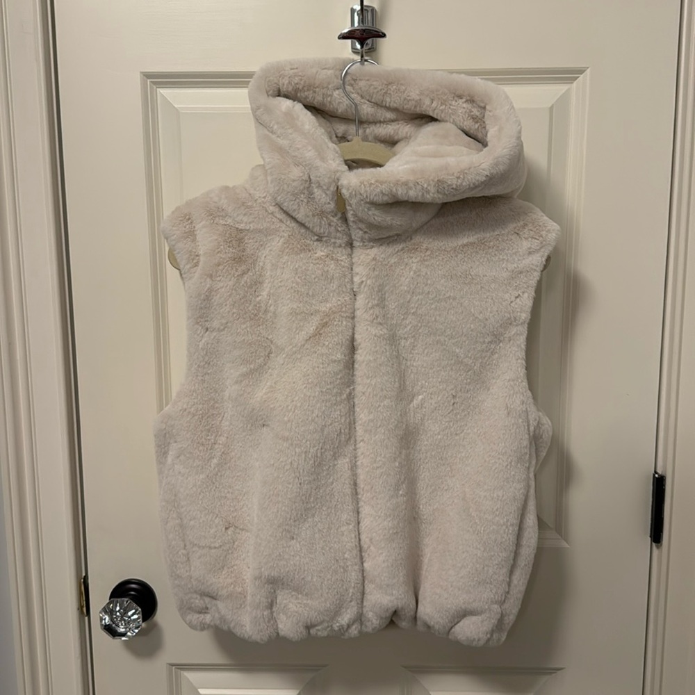 Zara faux fur ivory hooded vest.  Excellent condition worn once.  No marks.